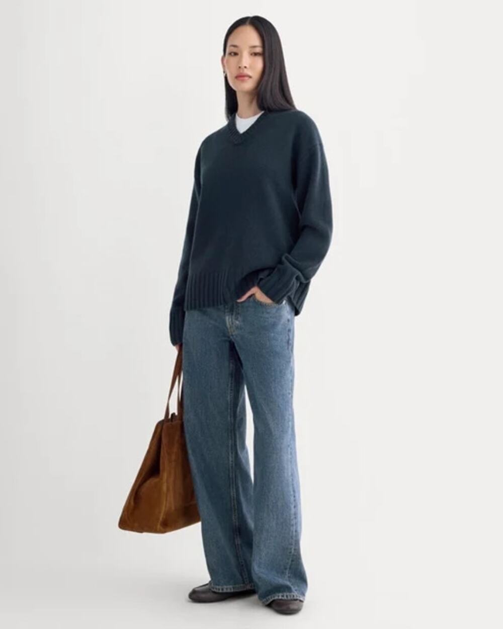 Everlane V-Neck Sweater in Extra Fine Luxe Merino Women's M Navy Relaxed Fit